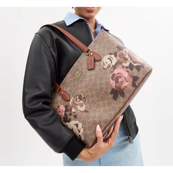 COACH CZ180 Gallery Tote Shoulder Bag Signature Canvas Rose Print Gold Tan NWT - Picture 4 of 5